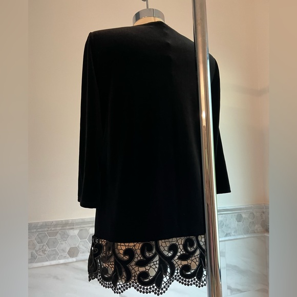 Chico’s Stretch Velvet 3/4 Sleeves Embroidered Hem Top - Picture 6 of 9